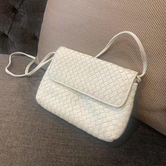 White genuine leather Ashneil crossbody or shoulder bag - Picture 7 of 13